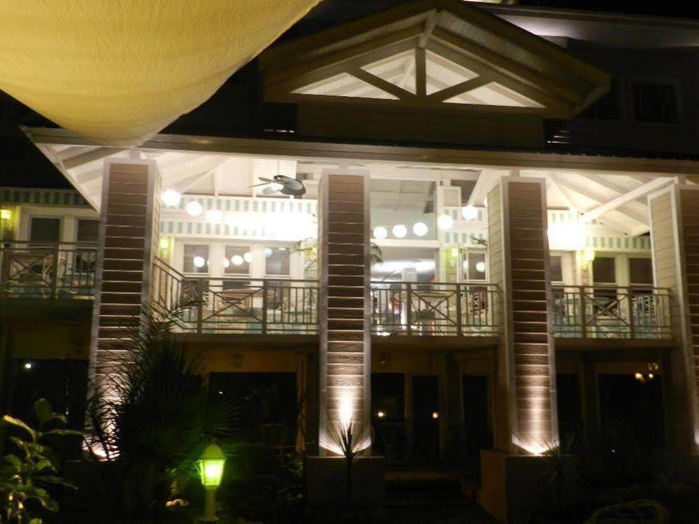 Club House Hotel ヴィラ・カルロス・パス エクステリア 写真