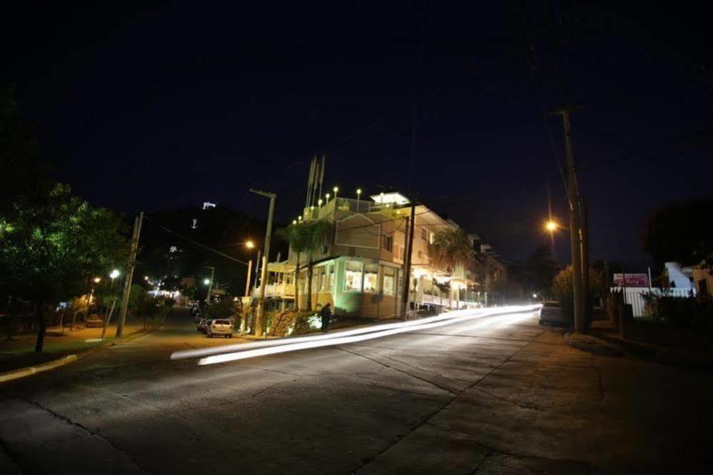 Club House Hotel ヴィラ・カルロス・パス エクステリア 写真