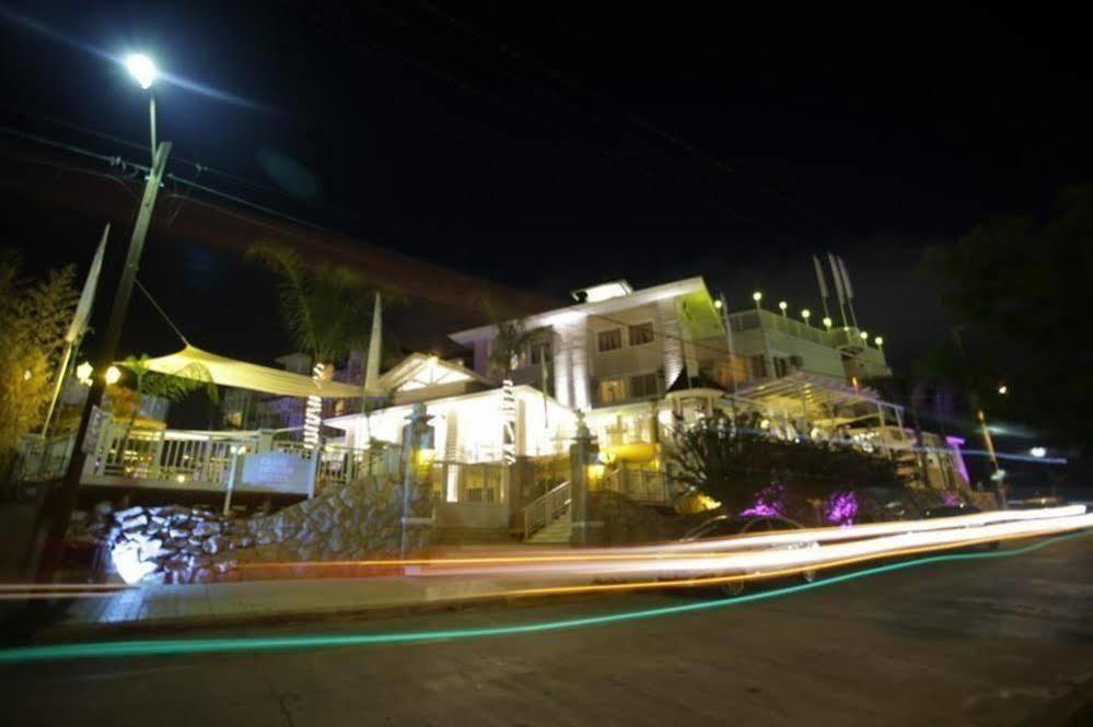 Club House Hotel ヴィラ・カルロス・パス エクステリア 写真