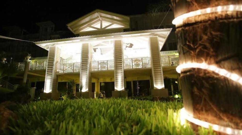 Club House Hotel ヴィラ・カルロス・パス エクステリア 写真