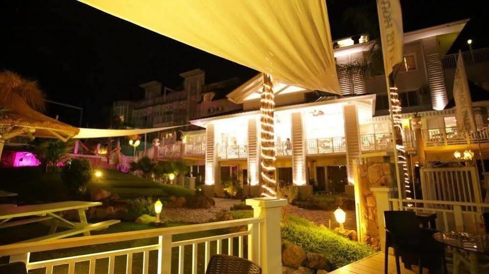 Club House Hotel ヴィラ・カルロス・パス エクステリア 写真