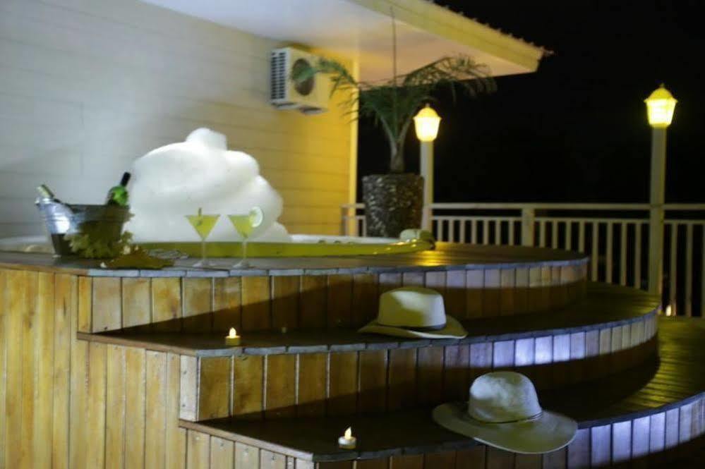 Club House Hotel ヴィラ・カルロス・パス エクステリア 写真